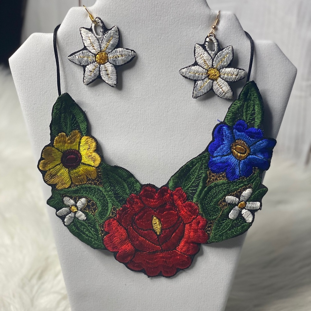 Handmade set jewelry displays include